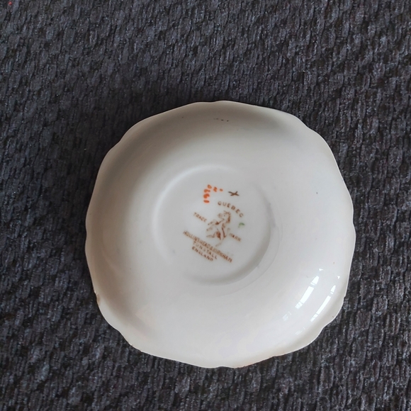 One small plate - Picture 2 of 2